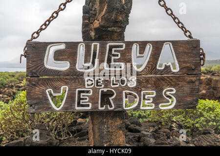 Schild Cueva de los Verdes, Insel Lanzarote, Kanarische Inseln, Spanien | connexion Cueva de los Verdes, Lanzarote, îles Canaries, Espagne Banque D'Images