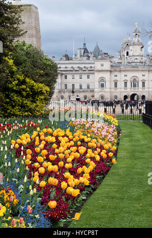 St James Park parterre printemps avec des tulipes. Ville de Westminster. Londres Banque D'Images