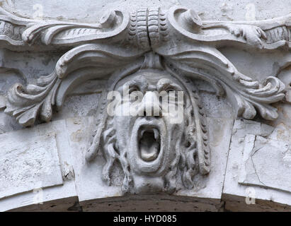 Château bâtiment est décoré avec des pierres de la face. Banque D'Images