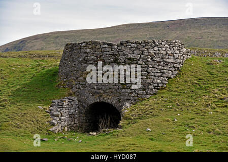 Four à chaux à l'abandon. Chapelle-le-Dale près de Ingleton. Yorkshire Dales National Park, Angleterre, Royaume-Uni, Europe. Banque D'Images