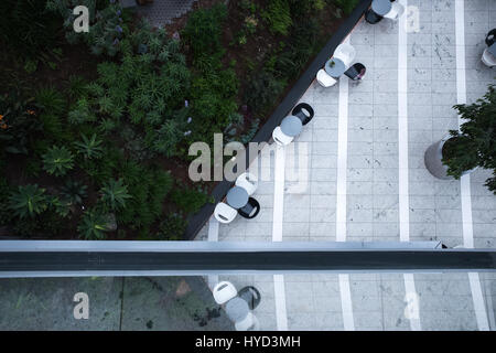 Le patio et le café région du ciel jardins du bâtiment de talkie-walkie, 20 Fenchurch Street, City of London, en Angleterre. Banque D'Images