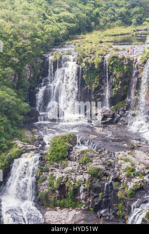 Les personnes de plus de Canyon waterfall en Cambara do Sul, Rio Grande do Sul, Brésil Banque D'Images