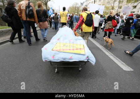 Berlin, Allemagne, 25 avril 2015 : protestation contre des essais des animaux. Banque D'Images