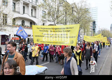 Berlin, Allemagne, 25 avril 2015 : protestation contre des essais des animaux. Banque D'Images