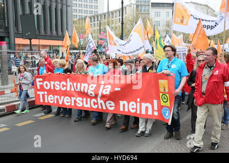 Berlin, Allemagne, 25 avril 2015 : protestation contre des essais des animaux. Banque D'Images