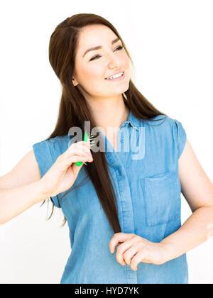 Femme portant des cheveux bleus Banque D'Images