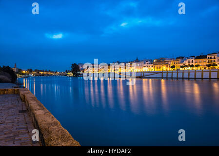 Espagne, Séville, TRIANA, VUE SUR FLEUVE QUADALQUIVIR À TRIANA Banque D'Images