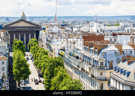 Paris, France - 20 mai 2015 : vue de la rue Tronchet , Église de Sainte Marie Madeleine Banque D'Images