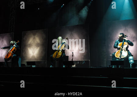 Groupe finlandais Apocalyptica jouant des chansons de Metallica en concert hall Vatrosav Lisinski, Zagreb, Croatie sur leur tournée européenne 2017 Banque D'Images