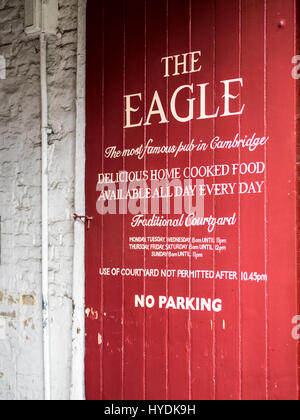 L'Eagle Pub Cambridge. Ouvert en 1667. En 1953, Crick et Watson, a annoncé dans la pub qu'ils 'découvert le secret de la vie" à l'aide de la structure de l'ADN Banque D'Images