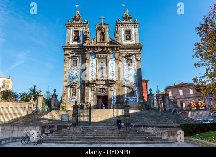 Façade de l'église de Saint Ildefonse de Tolède à Santo Ildefonso paroisse civile de la ville de Porto, deuxième ville du Portugal Banque D'Images