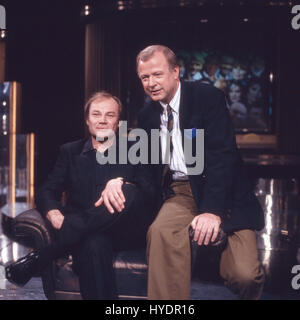 Acteurs et Actrices Österreichischer Réalisateur und Klaus Maria Brandauer (liens) und Gerhard Schmitt Thiel, Deutschland 1980 er Jahre. Directeur de théâtre et acteur autrichien Klaus Maria Brandauer, l'Allemagne des années 1980. Banque D'Images