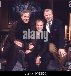 Acteurs et Actrices Österreichischer Réalisateur und Klaus Maria Brandauer mit Maximilian Schell (liens) und Gerhard Schmitt Thiel (rechts), Deutschland 1980 er Jahre. Directeur de théâtre et acteur autrichien Klaus Maria Brandauer avec Maximilian Schell (à gauche) et Gerhard Schmitt Thiel (droite), l'Allemagne des années 1980. Banque D'Images