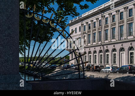 SAINT-Pétersbourg, Russie, le 25 mai : une vue sur le canal des cygnes, le bâtiment de l'Institut de la culture et le champ de Mars. Banque D'Images