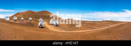 Vue panoramique de télescopes astronomiques sur le Mauna Kea, Hawaii, USA Banque D'Images