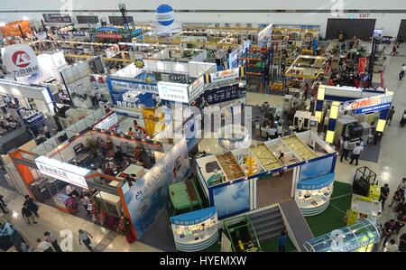 KAOHSIUNG, TAIWAN -- le 18 avril 2015 : une vue d'ensemble de l'automatisation industrielle de Kaohsiung 2015 Exposition qui a eu lieu dans l'exposition de Kaohsiung Banque D'Images