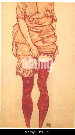 Stehende Frau in Rot (femme debout en rouge) est une peinture de 1913 de l'artiste autrichien Egon Schiele. L'œuvre présente une figure féminine dans une robe rouge, illustrant le style expressif de Schiele et l'exploration de la forme humaine. Banque D'Images