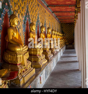 BANGKOK, THAÏLANDE - CIRCA SEPTEMBRE 2014 : l'intérieur de couloir au Wat Arun, le célèbre temple bouddhiste dans Bangkok Yai district de Bangkok, Thaïlande, sur la Banque D'Images