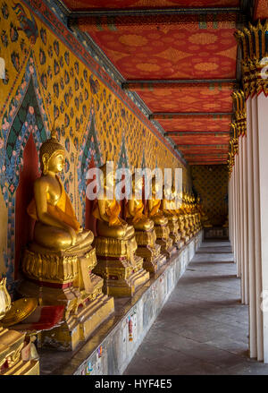 BANGKOK, THAÏLANDE - CIRCA SEPTEMBRE 2014 : l'intérieur de couloir au Wat Arun, le célèbre temple bouddhiste dans Bangkok Yai district de Bangkok, Thaïlande, sur la Banque D'Images