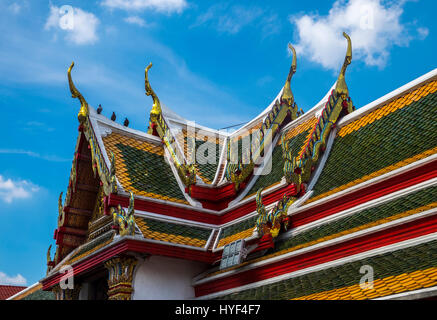 BANGKOK, THAÏLANDE - CIRCA SEPTEMBRE 2014 : vue sur les toits de Wat Arun, le célèbre temple bouddhiste dans Bangkok Yai district de Bangkok, Thaïlande Banque D'Images