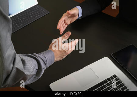 Réunion de partenariat d'entreprise concept.photo businessmans poignée de main. Établissement d'affaires prospères après accord parfait Banque D'Images