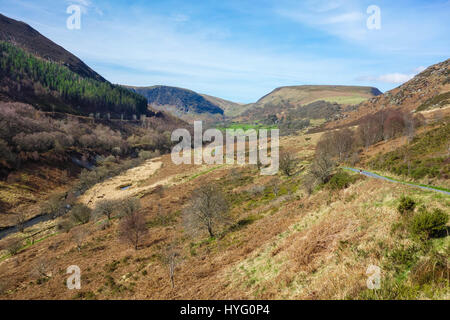 La rivière qui coule à travers le Marteg de montagnes de Cambrian north west de Rhayader Wales UK Banque D'Images