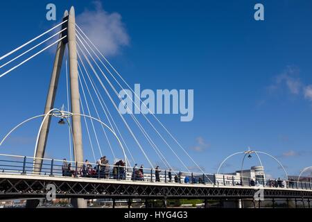 Jetée de Southport en face de la Marine Way suspension bridge Banque D'Images