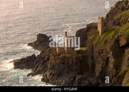 Le moteur de la Couronne les maisons à Botallack en Cornouailles du Nord Banque D'Images