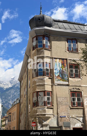 Bâtiments traditionnels dans la ville médiévale de Hall, Tirol, Autriche Banque D'Images