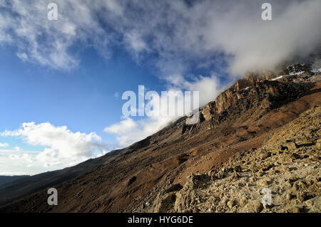 Les pentes du Kilimandjaro en fin d'après-midi, de flèche, le Kilimandjaro Camp Glacier National Park, Tanzania Banque D'Images