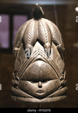 Masque casque Sowei danses rituelles pour femme. Mende, Sierra Leone. Le Libéria. Au début du xxe siècle. En bois sculpté, Banque D'Images