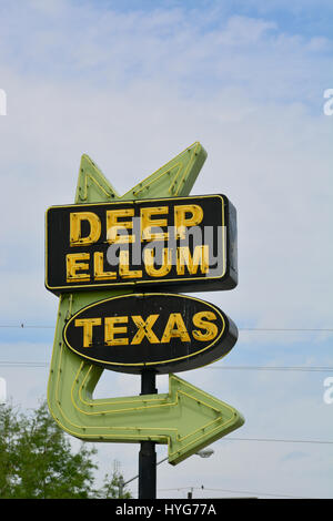 La flèche emblématique signe à la Deep Ellum, de la musique et des divertissements du centre-ville de Dallas. Banque D'Images