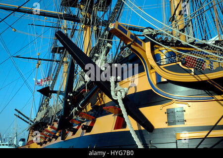 AJAXNETPHOTO. PORTSMOUTH, ANGLETERRE - CATHEAD TRIBORD ET ANCHOR - sur le HMS Victory, LE NAVIRE AMIRAL DE L'amiral Horatio Nelson LORS DE LA BATAILLE DE TRAFALGAR. PHOTO:JONATHAN EASTLAND/AJAX REF:RD52211/883 Banque D'Images