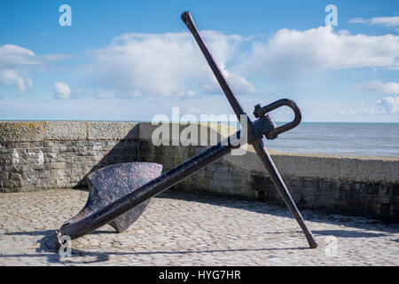 Grande ancre à Lyme Regis Harbour Banque D'Images