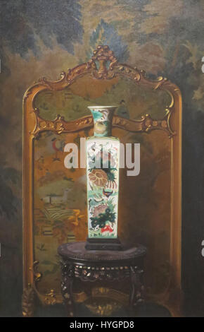 « Still Life with Kang Hsi famille verte vase » de Hubert Voss en 1932 présente un arrangement finement peint d'éléments floraux et de porcelaine chinoise, mêlant les traditions occidentales de natures mortes à l'art oriental. Banque D'Images