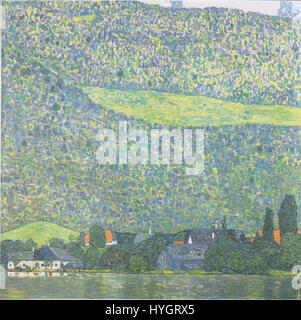 Litzlberg am Attersee est une peinture de paysage de Gustav Klimt, créée en 1901. L'œuvre représente une scène sereine au bord du lac avec les eaux calmes du lac Attersee, encadrées par les montagnes environnantes. Il met en valeur la capacité de Klimt à capturer la tranquillité de la nature à travers son pinceau distinct et sa palette de couleurs vibrantes, typiques de sa période paysagère. Banque D'Images