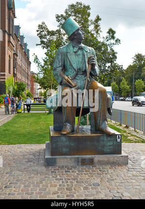 Copenhague, Danemark - août 22, 2014 : Statue de Hans Christian Andersen à l'ensemble des jardins de Tivoli, à Copenhague, au Danemark. Statue m Banque D'Images