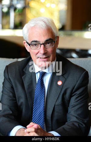 Alistair Darling, ancien chancelier et chef de la campagne mieux ensemble, comme il rencontre certains travailleurs des services financiers pour une discussion informelle pour discuter de l'impact de l'indépendance de l'industrie Banque D'Images