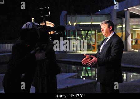 L'image de fichier : ancien libéral-démocrate, Secrétaire d'État pour l'Écosse Alistair Carmichael photographié à le parlement écossais à l'issue d'une rencontre avec la Première Ministre Nicola Sturgeon en décembre 2014 Banque D'Images