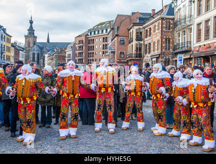 BINCHE , BELGIQUE - Dec 26 : Participants au carnaval de Binche à Binche, Belgique Le 26 février 2017. Le carnaval de Binche est inclus dans une liste de je Banque D'Images