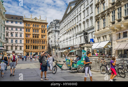 L'Autriche, Vienne, 1. Bezirk, promenade piétonne et commerçante Graben, un pedicab attend les prix au Leopoldsbrunnen (Leopold fontaine) Banque D'Images