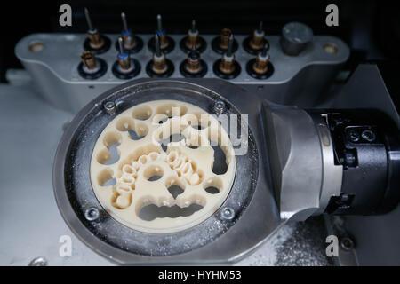 CAD/CAM machines dentaires dans un laboratoire dentaire moderne, avec disque pour couronnes et prothèses de la mouture. Art dentaire, prothèse, prostodontics denti Banque D'Images