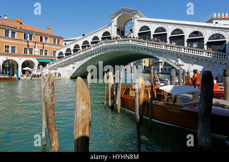 Rialtobrücke,Pont du Rialto, le Grand Canal, Venise, Vénétie, Italie Région Banque D'Images