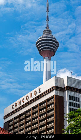 La tour de Kuala Lumpur et Concorde Hotel, Kuala Lumpur, Malaisie Banque D'Images