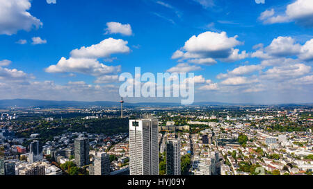 Vue de l'horizon de Francfort du Maintower à Francfort, Allemagne Banque D'Images
