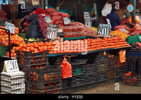 Fruits et légumes frais pour la vente dans le Marché Central historique (La Vega) à Santiago, capitale du Chili Banque D'Images