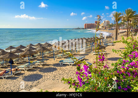 Plage de Benalmadena. La province de Malaga, Costa del Sol, Andalousie, Espagne Banque D'Images