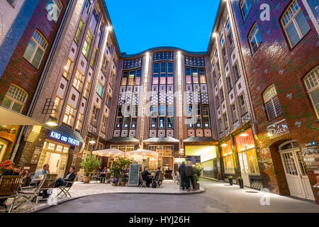 L'humeur du soir, gastronomie, Hackesche Höfe, Berlin-Mitte, Berlin, Allemagne Banque D'Images