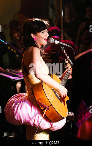Katy Perry chanteuse d'effectuer à son CD release party pour l'un des garçons à Capitol Records le 17 juin 2008 à Hollywood." Banque D'Images