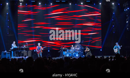 Madison, Wisconsin, USA. Mar 28, 2017. JONATHAN CAIN, ROSS VALORY, Steve SMITH, ARNEL PINEDA et Neal Schon de voyage à l'Alliant Energy Center à Madison, Wisconsin Crédit : Daniel DeSlover/ZUMA/Alamy Fil Live News Banque D'Images